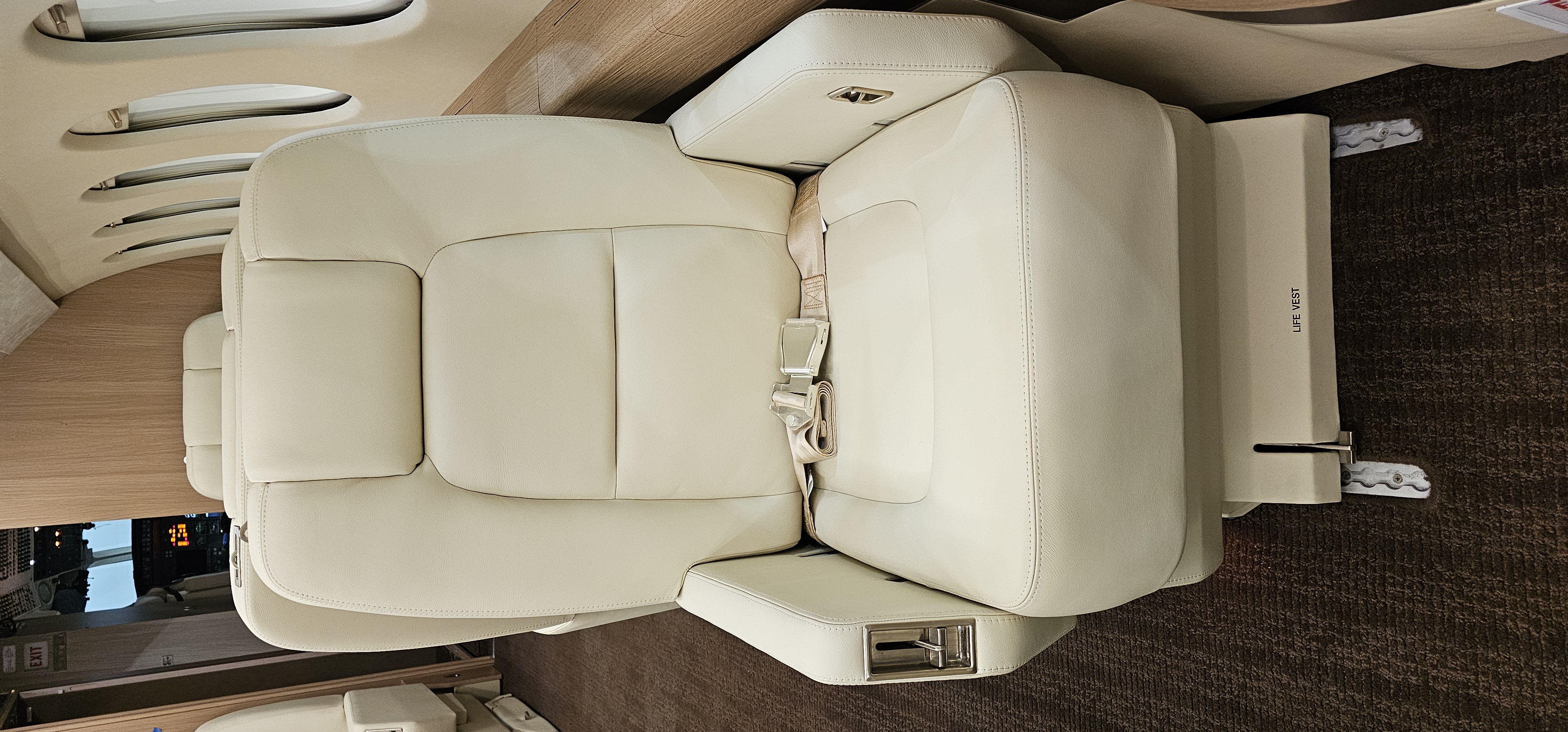 Falcon 2000 cabin seat refurbishment